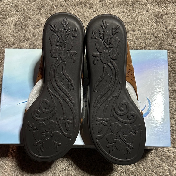 Easy Street Tan Sandals - Picture 3 of 4